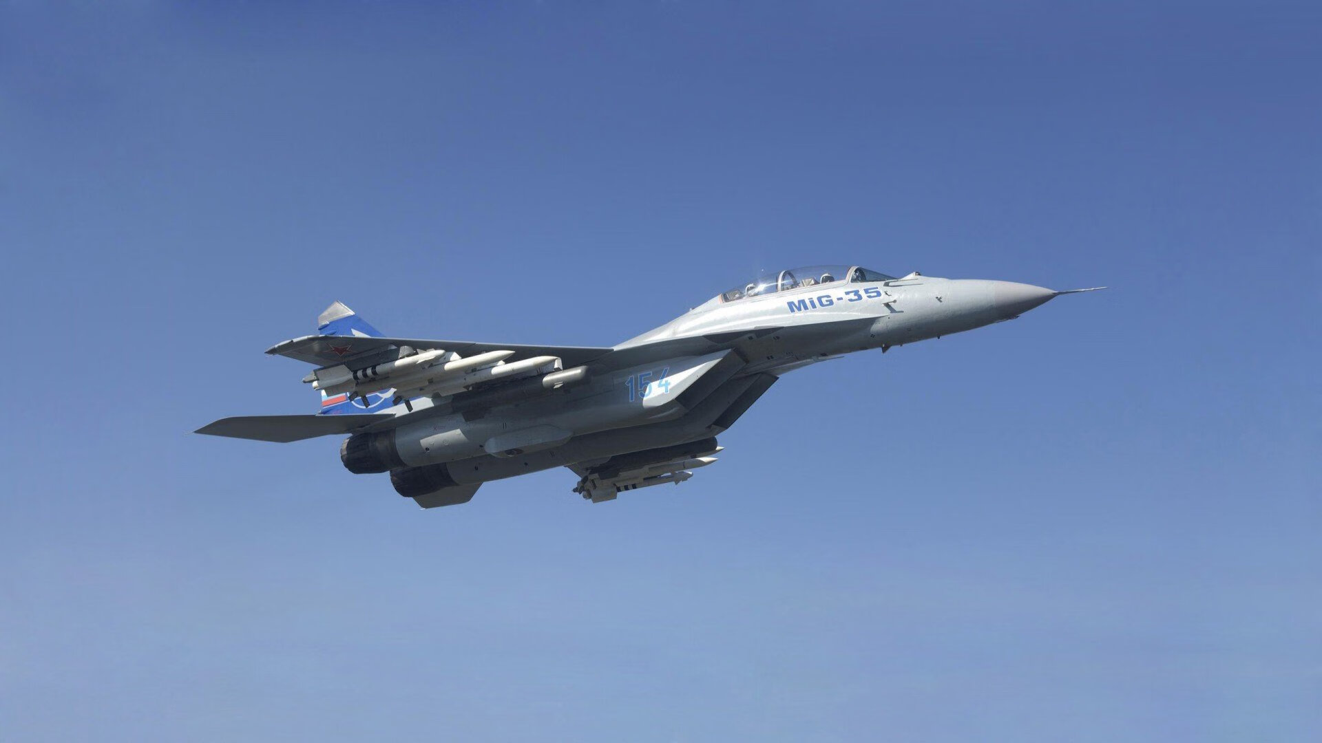 “胡利安·门德斯的精准传球与敏锐视野，成为阿根廷美洲狮队的关键武器”