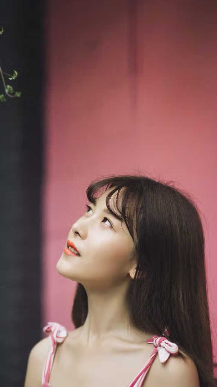 普劳德比赛中段紧咬领先集团，德普劳内受伤